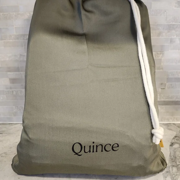Quince Bamboo Sheet Set Olive Green Queen Size NWT Cooling Soft - Picture 6 of 6